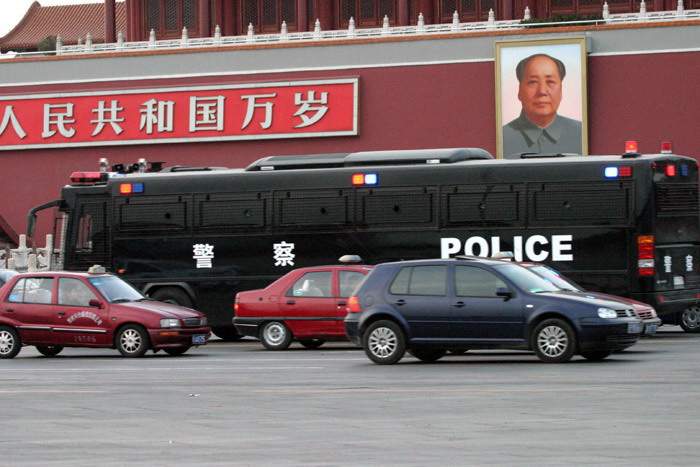 天价”防暴运兵车