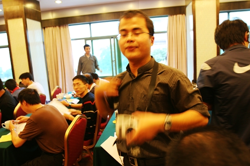 大家把2006年业余无线电管理会议照片发上来吧