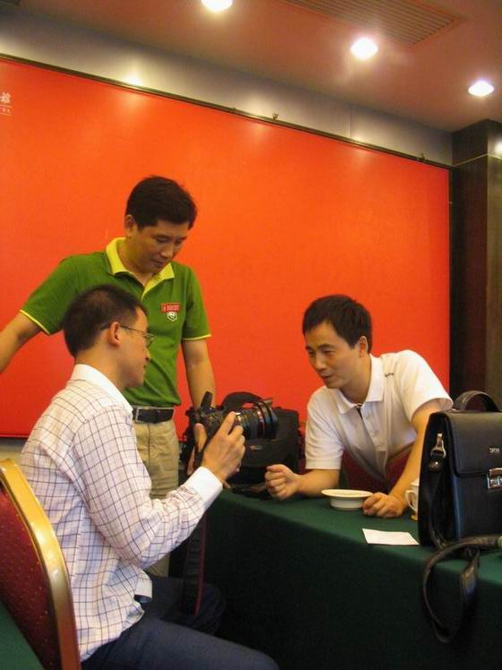 大家把2006年业余无线电管理会议照片发上来吧