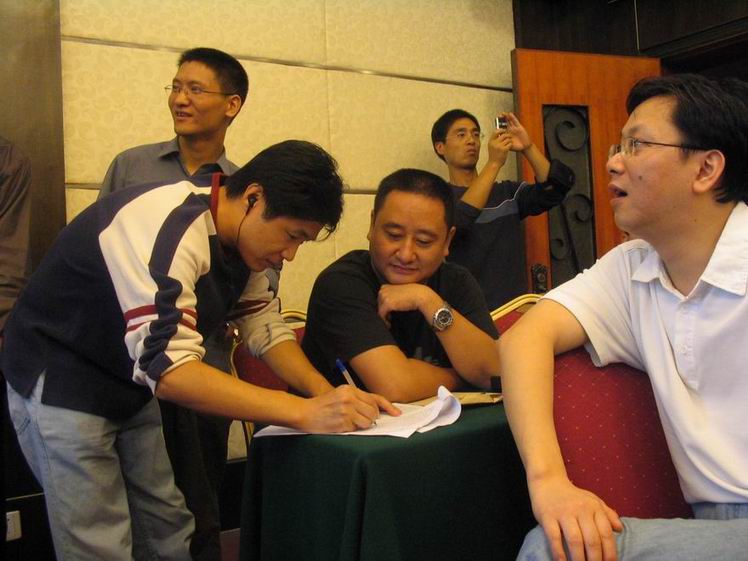 大家把2006年业余无线电管理会议照片发上来吧