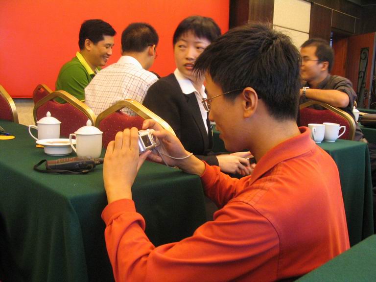 大家把2006年业余无线电管理会议照片发上来吧