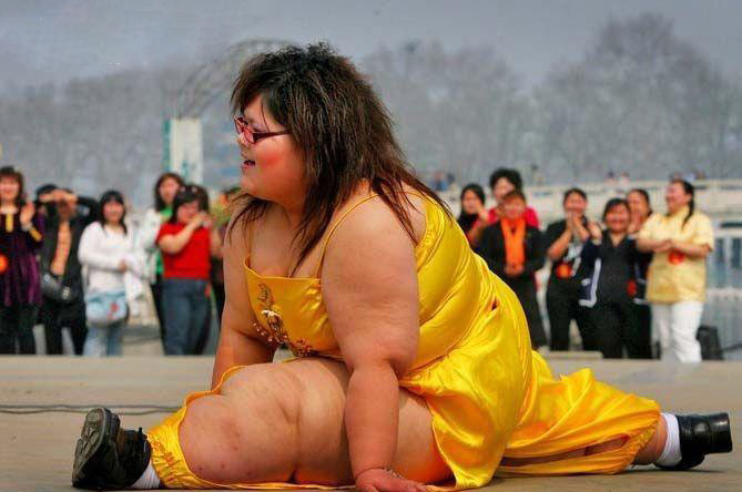 转贴：美女大劈腿