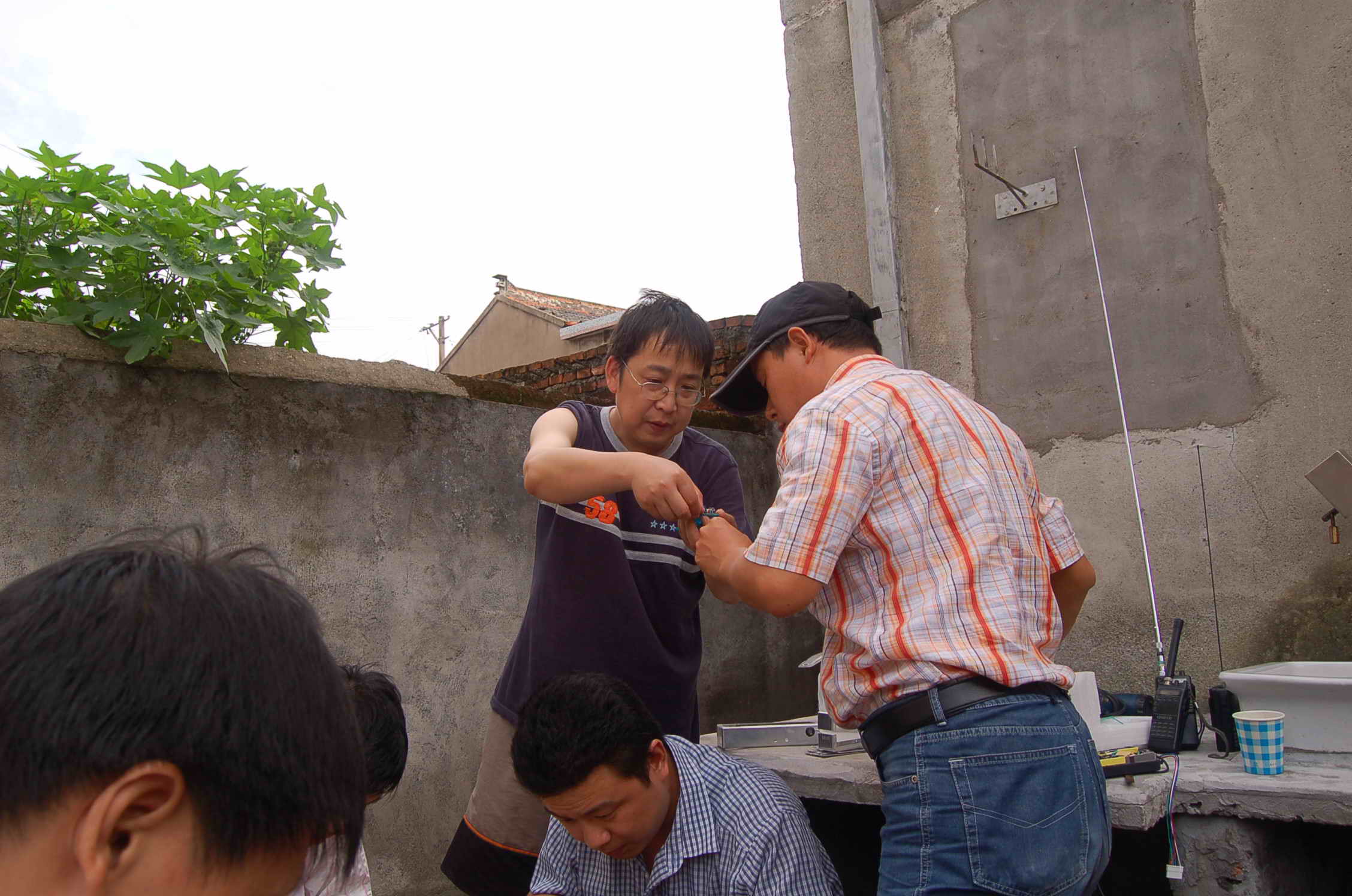 对无线电测向机统调并聚会过中秋节